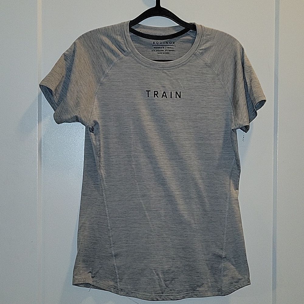 Equinox Women’s ‘Train’ Personal Trainer Heather Gray Athletic Tee Size Small